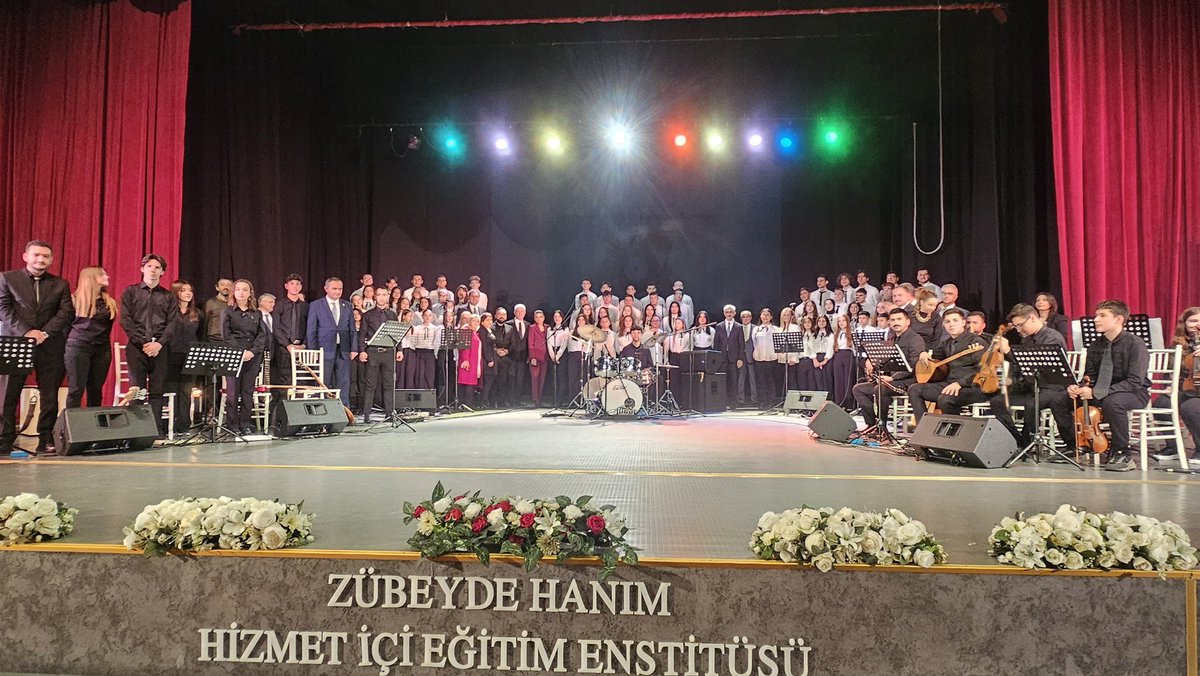 Valiliğimizin Enstrümansız Okul Kalmasın Projesi kapsamında hazırlanan konser, Bakan Yard. Sn. Nazif Yılmaz, Vali Sn. Davut Gül, Genel Mdr. Sn. Cevdet Vural, İl Müdürümüz Sn. <a href="/MucahitYentur/">Murat Mücahit Yentür</a> ve Müdürümüz <a href="/iyildirim58/">ismail yıldırım 🇹🇷</a>’ın katılımıyla Ataşehir Zübeyde Hanım HEM’de gerçekleştirildi.