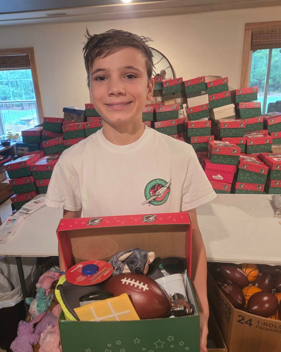 OCC_shoeboxes's tweet photo. This kiddo finished packing his family's 1,011th shoebox gift THIS YEAR! He set a goal of 1,000 for their family of four and personally packed over 500 himself! The Lord also faithfully provided the $10 suggested donation for each shoebox. 🙌 

When asked about packing shoebox gifts he often says..."On average, 1 in 8 kids come to Christ and will be eternally saved, so we need to pack more! ❤️"

You can pack one more by building a shoebox online: https://t.co/MjpJ5toKYd

📸 : Tricia B., project leader
