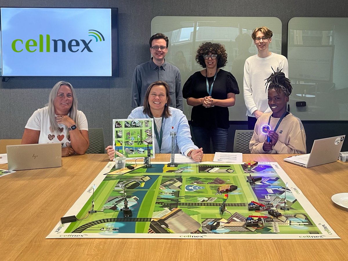 CellnexFndn's tweet photo. Building Connected Communities π
Cellnex volunteers in the #UK ran activities in schools, using a #CellCity model to teach students how telecom connects people π‘ ποΈ
Students designed networks, connected smart devices, and explored careers in telecom! ππΌ https://t.co/5BQMhtIhKk