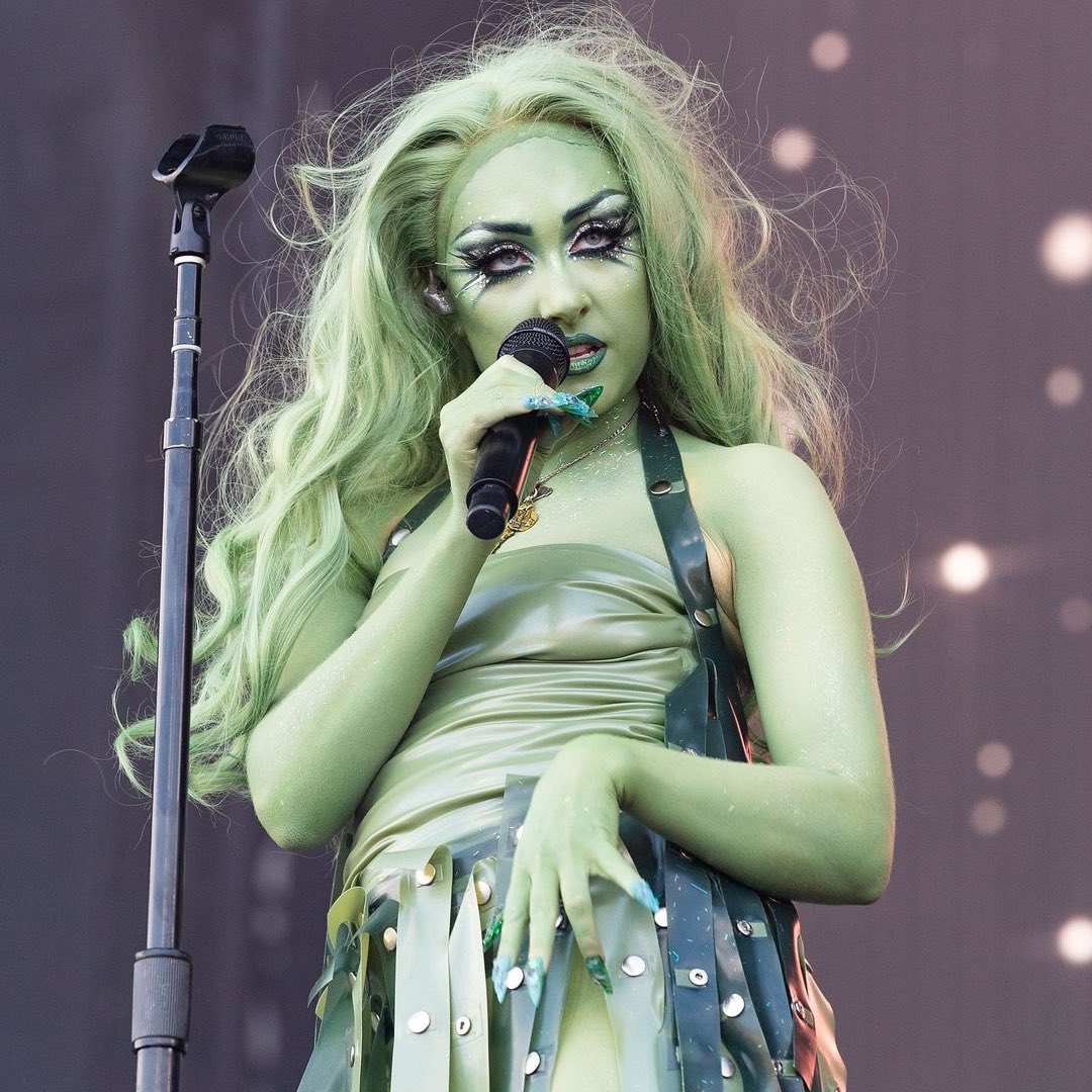 ChappellRoanNow's tweet image. Is this Wicked?💚💖