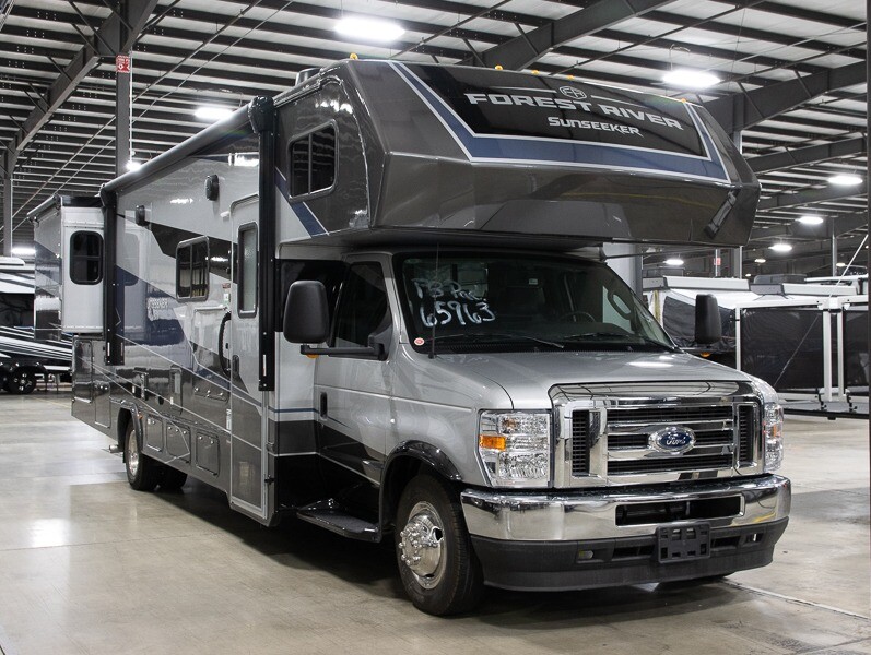 mhs2go's tweet photo. 🌟 Check out this beautiful New 2025 Forest River RV Sunseeker Classic 3010DS Ford! On Sale Now for $119,990! ➡ https://t.co/4rnixhv1ij This RV is gas-powered and 32 feet. It can sleep 8, has 2 slides, and a U-shaped dinette. 
#Motorhomes2Go #ClassC #Travel #Explore https://t.co/Y2lYYO8cwS