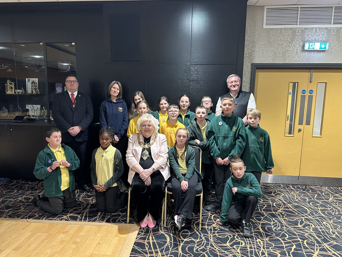 Gavin_Sharp_73's tweet photo. Such an amazing privilege for our Pupil Parliament to see local Democracy in action with @RotherhamMayor today. I've got to say our Mayor & Ian were sensational with the children, answered all the Q&A & made us proud to be from Rotherham @UKParlEducation @SarahChampionMP #RMBC https://t.co/PRTvfYGCS9