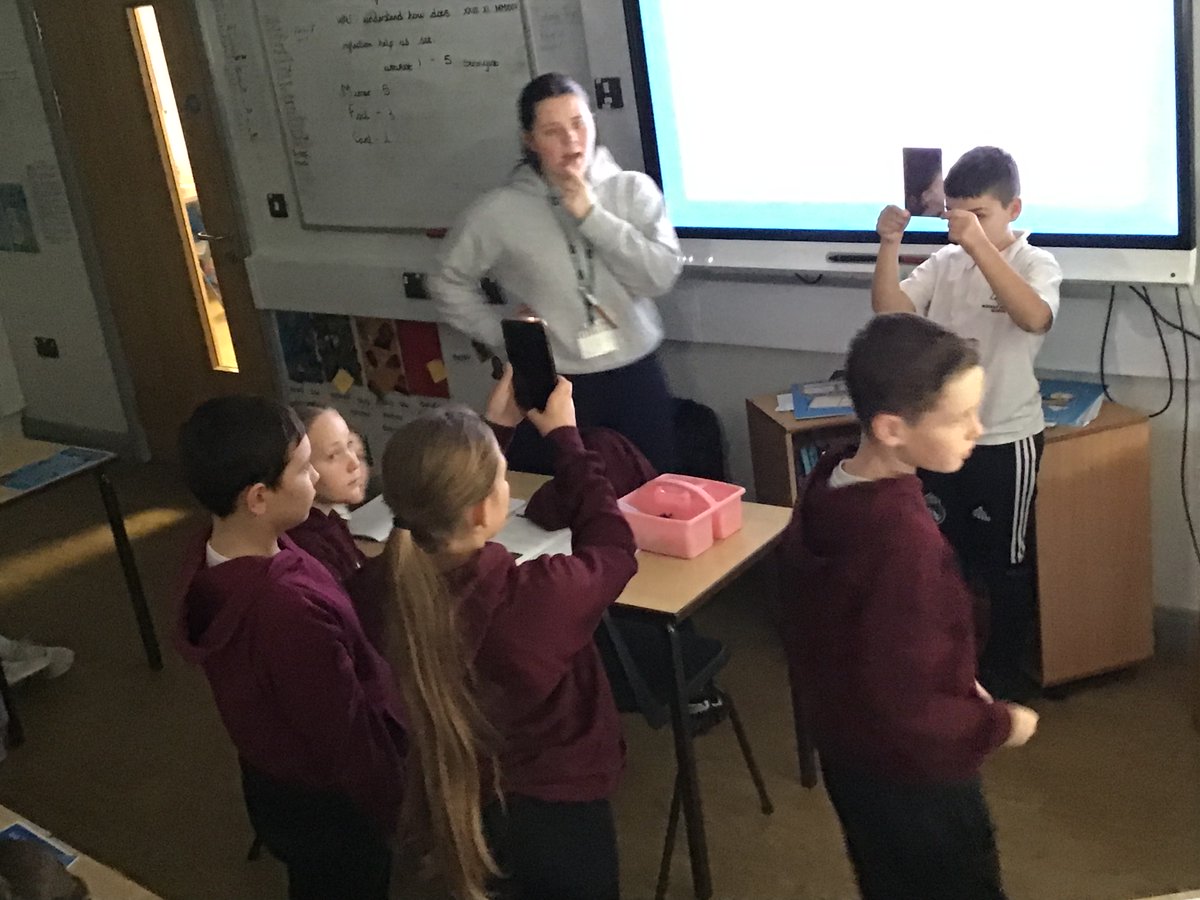 NormanPannellY6's tweet photo. Today in science we looked at light and its reflection on different materials #NPPSSCIENCE @NormanPannellPS https://t.co/v836SC7THP
