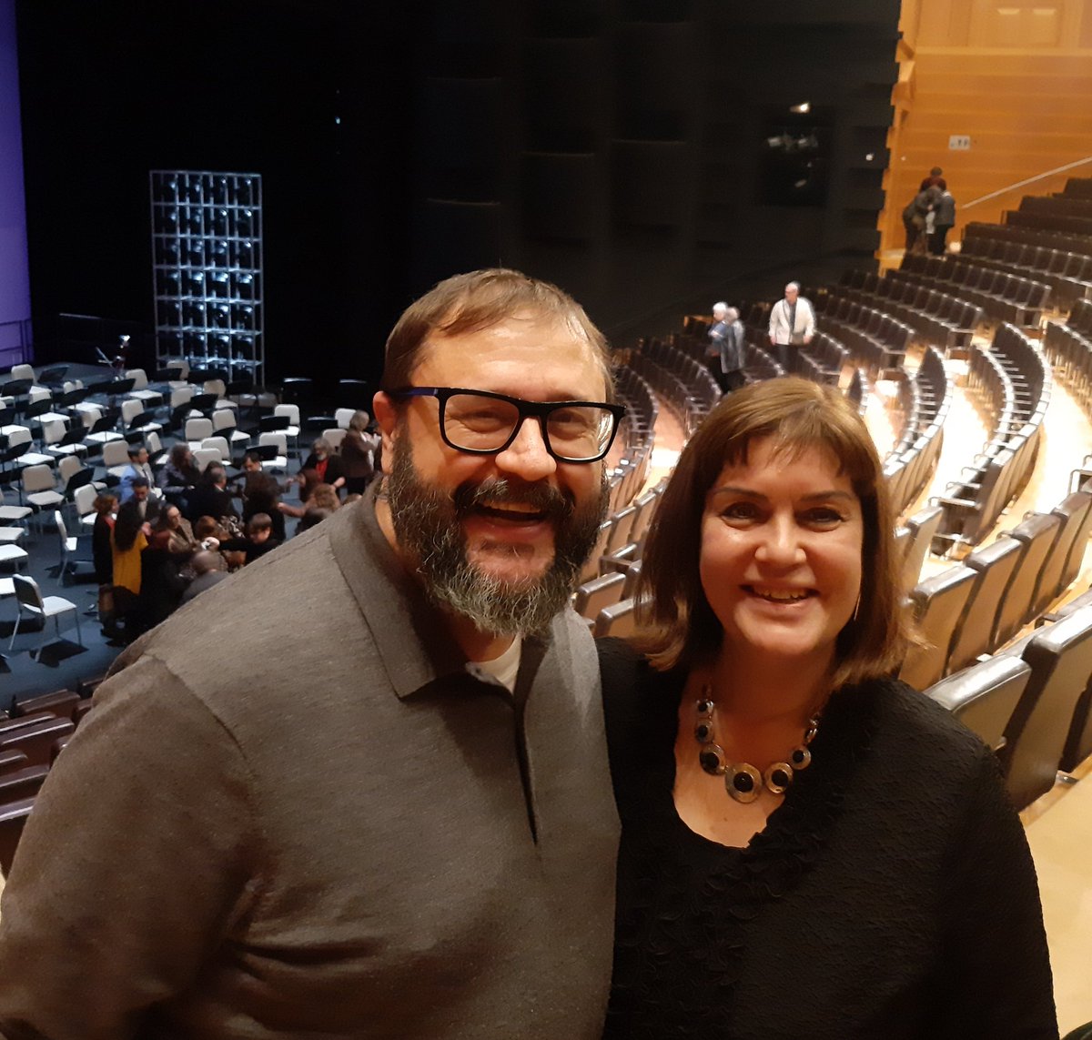 MartaFdezJurjo's tweet image. 26/11 El @teatrenacional ha acolĺit l'acte de cloenda de l'@AnyAngelGuimera, conduït per @xalbertig, qui ha glossat #Guimerà, el dramaturg català més conegut a nivell internacional. Ha relatat anècdotes biogràfiques i el context teatral en el que es van produir les seves obres.