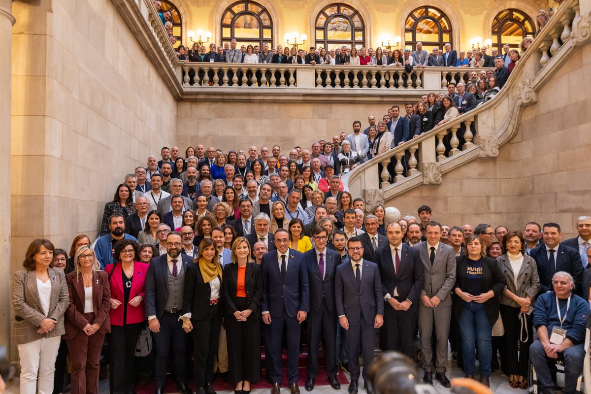 JuntsParlament's tweet photo. 🗣 @joseprull: “La llei de l'Estatut de municipis rurals estructura la nació. Identitat, servei, propòsit, eficàcia i eficiència són la base del text que hem de ser capaços de culminar per construir un país on tothom tingui els mateixos drets, visqui on visqui.” https://t.co/h0VWey0UlJ