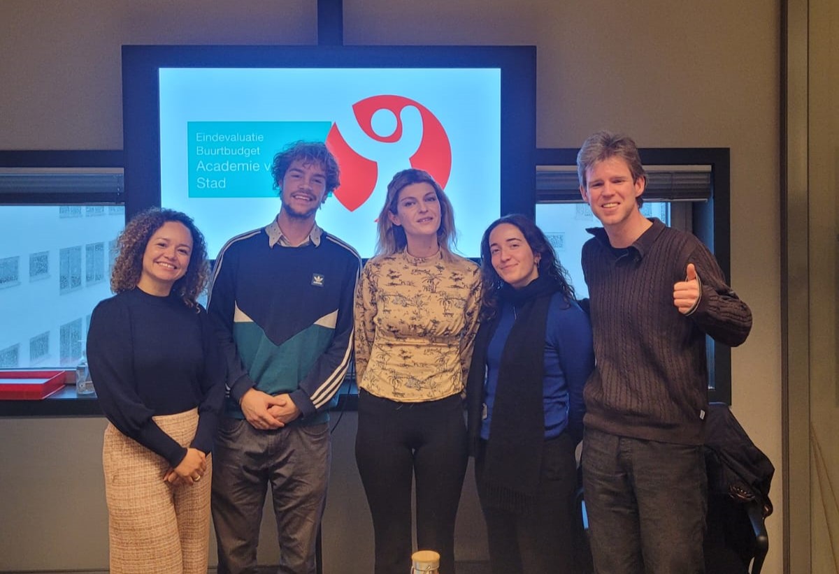 In opdracht van <a href="/StadsdeelZuid/">Stadsdeel Zuid</a> haalden 2 van onze Young professionals meer dan 100 ideeën vanuit 4 verschillende wijken op! Deze buurtinitiatieven konden d.m.v. stemmen aanspraak maken op een #buurtbudget. Vandaag sloten ze het succesvolle project af met de eindevaluatie!