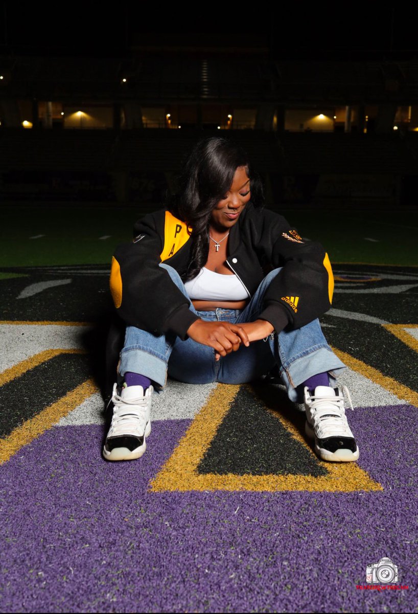 playaasstraa's tweet photo. Thank you PV for the BS 💜💛
#PVAMUGrad #gradszn https://t.co/DIQKFyKnOG