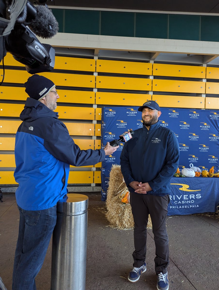 Hornercom's tweet image. We're honored to support @riverscasinophl turkey donations through its Rivers Gives program!

@FOX29philly and @6abc were on hand to cover the event as the Salvation Army, 26th Police District and others will distribute the turkeys to area families in time for Thanksgiving.