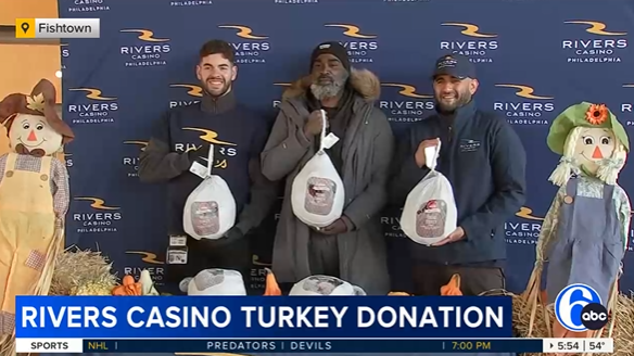 Hornercom's tweet image. We're honored to support @riverscasinophl turkey donations through its Rivers Gives program!

@FOX29philly and @6abc were on hand to cover the event as the Salvation Army, 26th Police District and others will distribute the turkeys to area families in time for Thanksgiving.