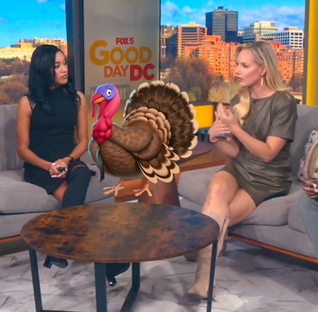 watchertv2000's tweet photo. Happiest thanksgiving @Mikea_Turner and @JMatter_TV 🦃☀️🍁🍁🍁🍽🦃 https://t.co/Bw94drnLLP