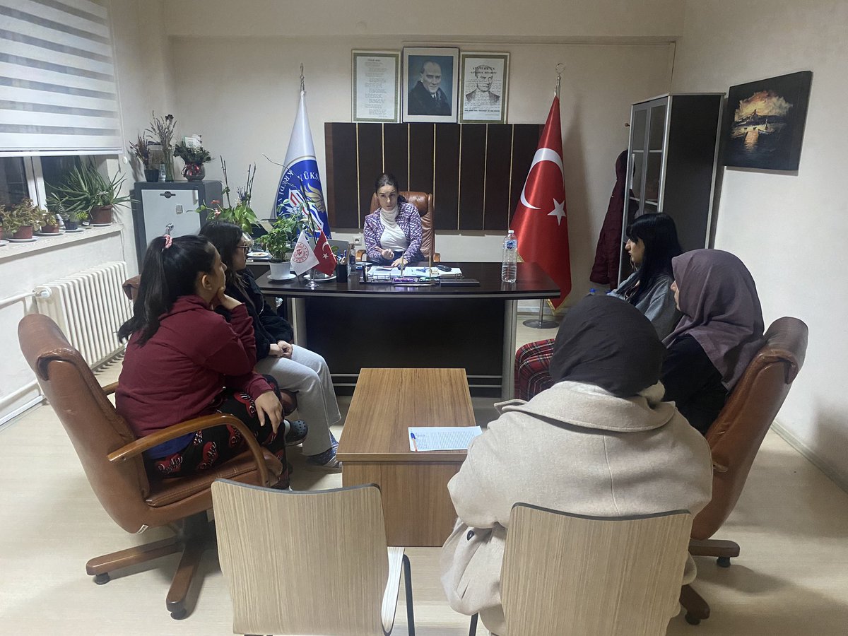 esragsb's tweet photo. Keşan Yurt Müdürlüğü olarak bugün Yurt Time Spor Projesi kapsamında çalışan 5 öğrencimiz ile Kasım Ayı Değerlendirme Toplantısını gerçekleştirdik.

@EdirneKYGM @GSB_Edirne @nvn2259 https://t.co/x17E6qZUeO