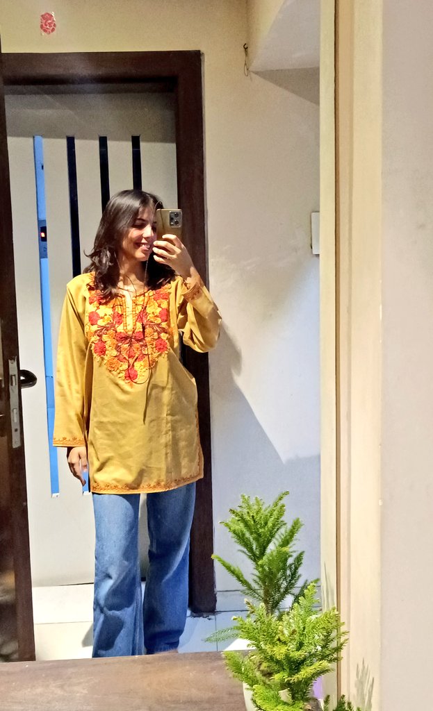 AdyaDadhich's tweet photo. Mirrors get to see good fits once every few weeks ;) https://t.co/XOGQUTuVps