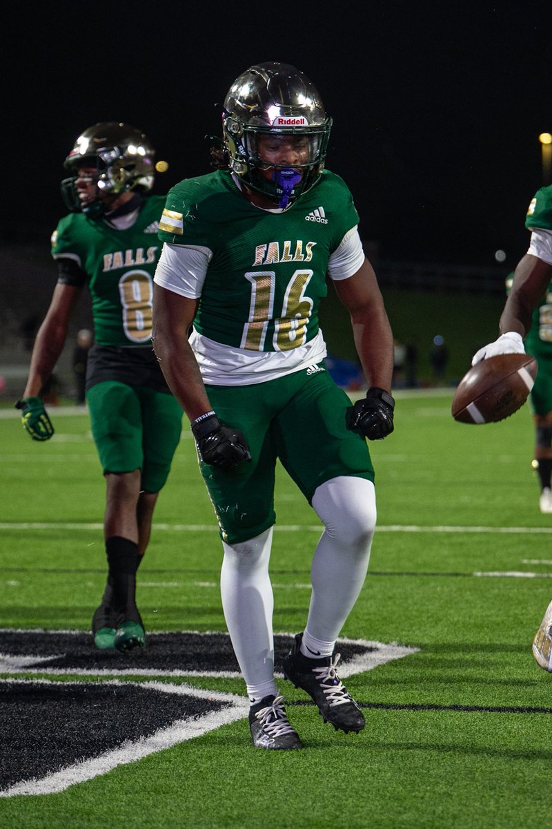 Here are my full season highlights! 

hudl.com/v/2QyBDs