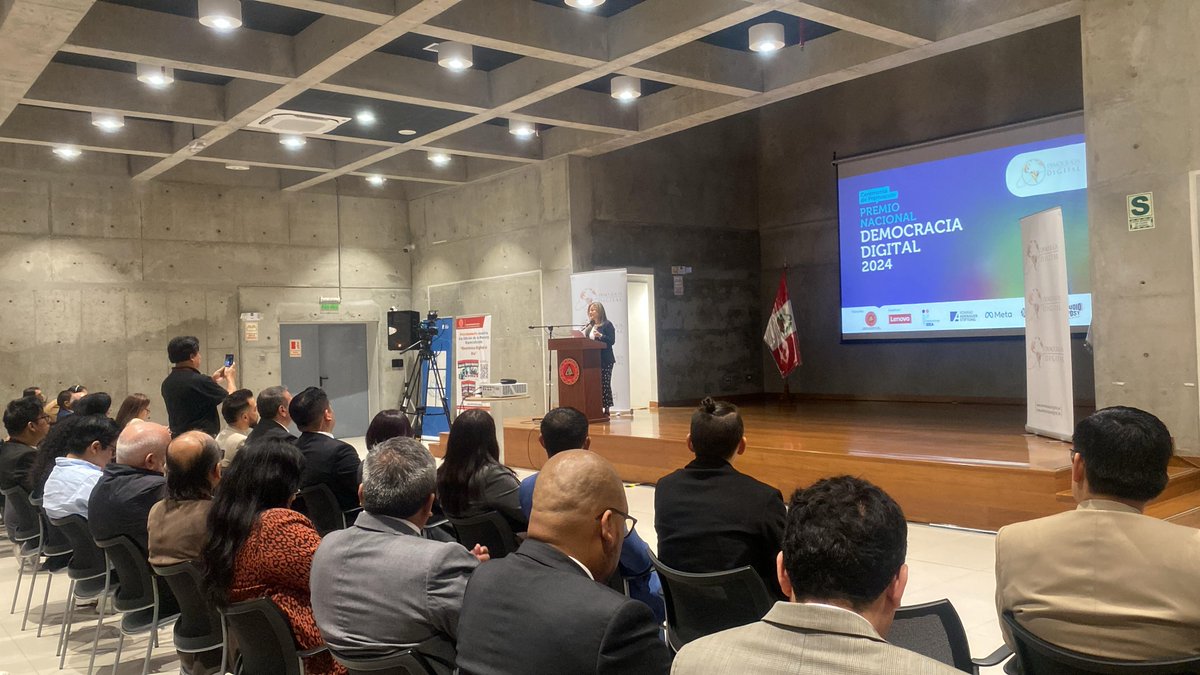 🏆| #PremioDD24

Mg. <a href="/elaforde/">Elaine Ford</a>, directora fundadora de <a href="/ddintorg/">Democracia Digital</a> <a href="/DemoDig/">DemocracIA.Lab</a>.

📌 "El Premio Nacional #DemocraciaDigital nos ha permitido identificar cerca de 800 buenas prácticas digitales en el Perú".

<a href="/kasenperu/">KAS Perú</a>