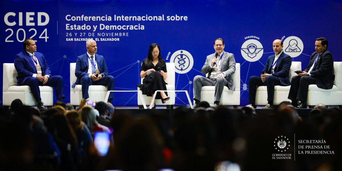 #CIED2024 | El panel es moderado por la directora ejecutiva de <a href="/investinSV/">Invest in El Salvador 🇸🇻</a>, <a href="/MtnezSamadhy/">Samadhy Martínez 🇸🇻</a>. Los temas que se abordan son la inversión en puertos y aeropuertos, la facilitación del comercio en las aduanas y la agilización en los trámites para hacer negocios en el país.