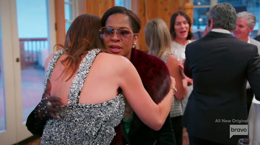 queensofbravo's tweet photo. Meredith: "I'm sorry that I hurt your feelings by leaving."

Mary: "I'm sorry I hurt your feelings to make you feel like you wasn't welcome. I do love you."

Mary &amp; Meredith squashing their beef and moving forward was such a relief #RHOSLC https://t.co/QMtFcBWUd2