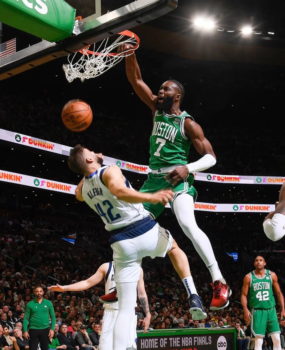 Tatums0Burner's tweet image. DEATH. 
TAXES. 
AND JAYLEN BROWN MAKING YOUR FAVORITE PLAYER A SCREENSAVER