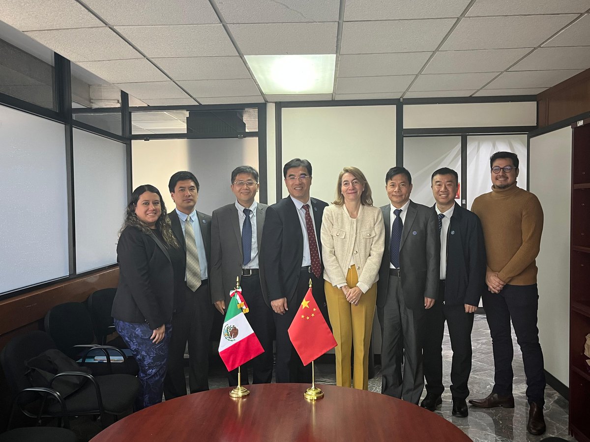 CPInst_ipn's tweet photo. Hoy, en la @CPInst_ipn  Sostuvimos una reunión bilateral con @Beihang1952 🇨🇳

Se compartieron perspectivas institucionales  en áreas estratégicas como los estudios aeroespaciales, el intercambio académico de docentes, y el desarrollo de proyectos que fortalecerán lazos al futuro https://t.co/vKxsLK89wr