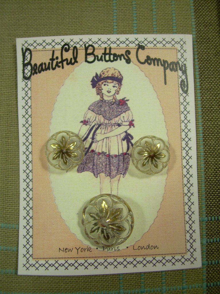 max_rainet's tweet photo. 3 Fancy Clear GLASS w gold edged Flowers VINTAGE BUTTONS * Hand sewn on Art Card https://t.co/JFOXjYWf31 
   
Wonderful buttons left over from my retail shop.  #buttons  #makers #crafters #sewing #notions  #makestuff  Please stop by! https://t.co/uJSGJRi2eu