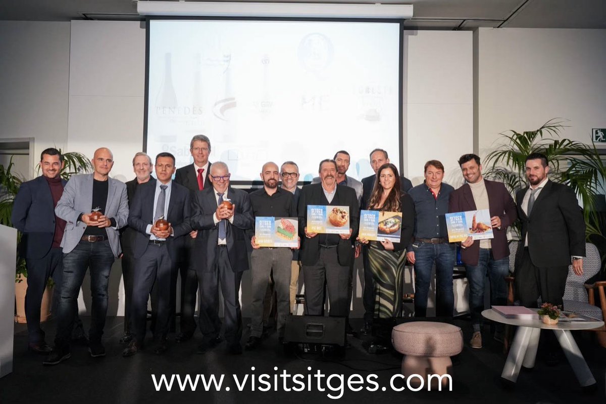 VisitSitges's tweet photo. V NIT DEL TURISME DE SITGES 2024 ✨
Una nit única amb autoritats, empresaris i maridatge de vins DO Penedès.
Actuacions musicals i reconeixements especials.
Fotos i detalls https://t.co/f6tPLngDvt
#NitDelTurisme #Sitges https://t.co/Fe5392e45w
