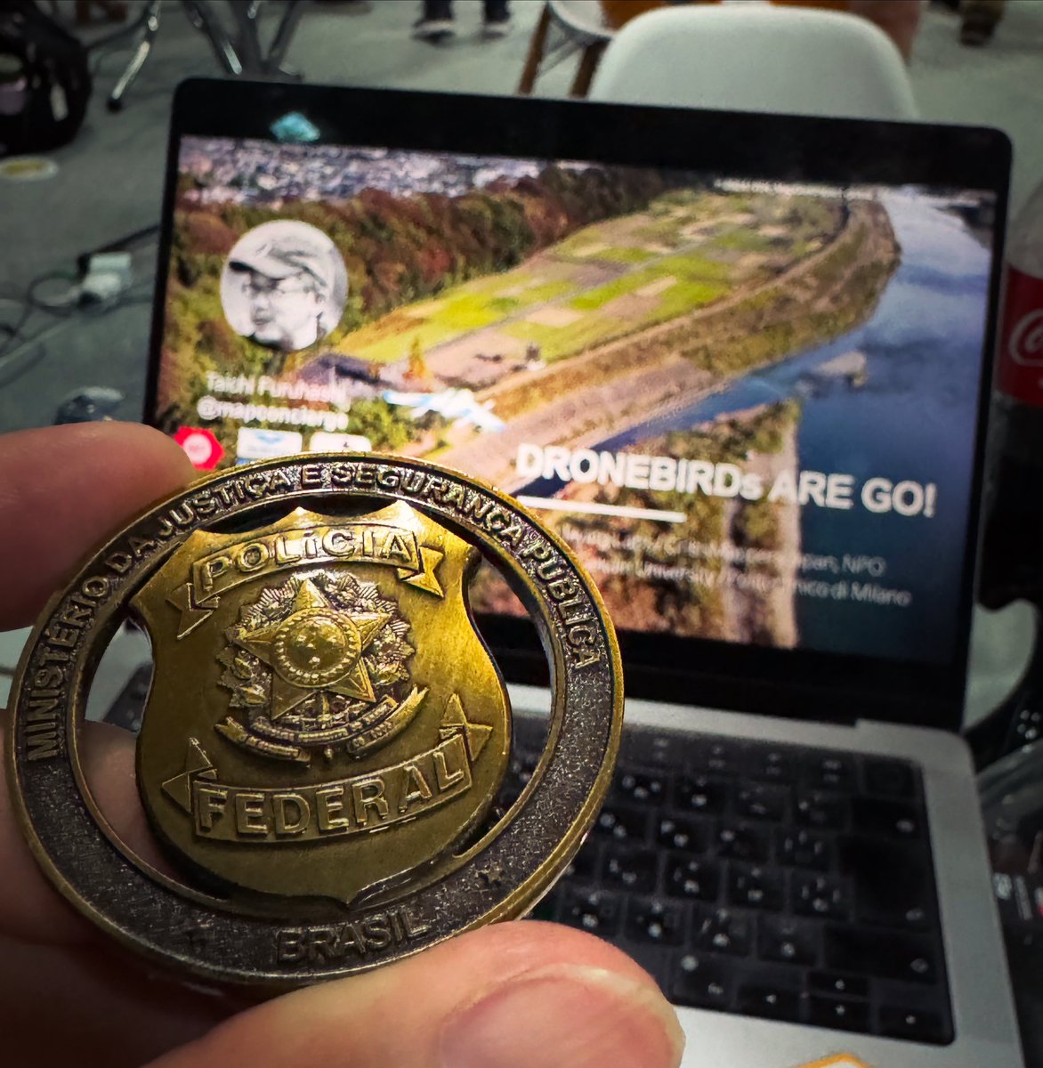 mapconcierge's tweet photo. 2008年から2011年にかけて、ブラジル連邦警察で共に連邦警察内のウェブGISサーバーシステムInteliGeo 構築で奮闘した同志Mirandaさんから、Policia Federal メダルを謹呈いただきました!カッコいい!!
#Alos4Amazon #políciafederal #DPF #Brasil #Belem #FOSS4G #sotmlatam #foss4g2024 #PoliMI #GEOlab #FuruhashiLab #古橋研究室 #AoyamaGSC #地球社会共生学部 #青学 #一億総伊能化