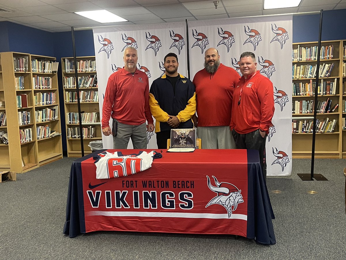 FWB_FB's tweet photo. Signed, Sealed, Delivered!
Congratulations Phillip! @PhilDill60
Go Navy! ๐
VAKA! ๐ค๐ผ๐ค
#BULLNECK #ROLLGOATS https://t.co/pLF51tE1Ry