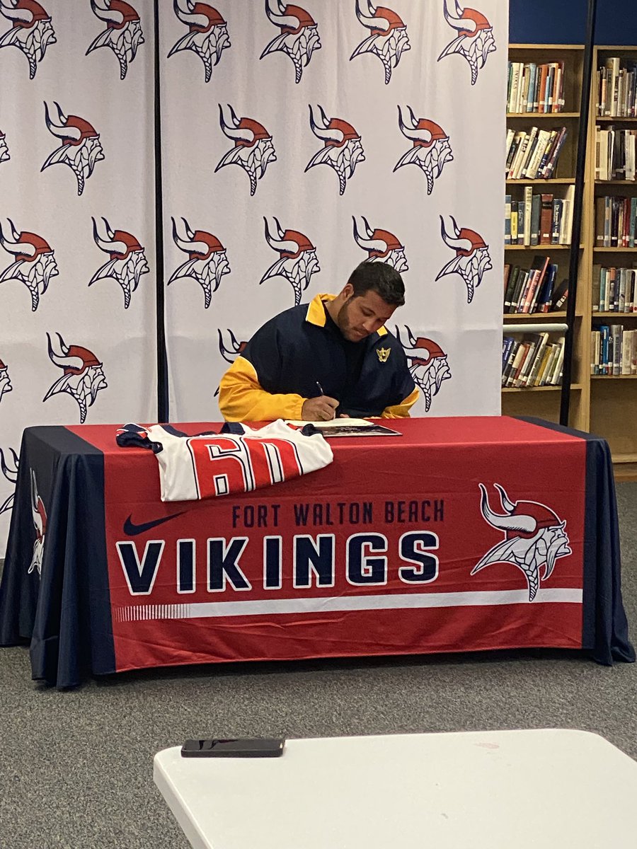 FWB_FB's tweet photo. Signed, Sealed, Delivered!
Congratulations Phillip! @PhilDill60
Go Navy! ๐
VAKA! ๐ค๐ผ๐ค
#BULLNECK #ROLLGOATS https://t.co/pLF51tE1Ry