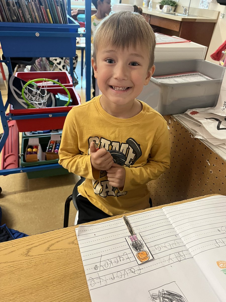 We’ve been learning about putting spaces between our words during grammar talks. Today we made “space man” to help us practice using spaces! #HMEProud #MelissaSchools
