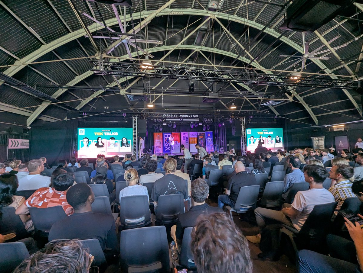 wilsonwaters's tweet photo. Some of the @MakerXAU bunch at #freostartupfest as part of #westtechfest. Highlights were 'reverse pitch' by a selection of VC founders, @meliss_houghton 's tek talk on 'GitHub for Startups for startups' and the amazing food https://t.co/LGZh014Ao2