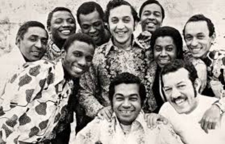 MnicaPuente3's tweet photo. El 4 de diciembre de 1969 es fundada en La Habana, por el bajista Juan Formell, la orquesta #LosVanVan, la cual se mantiene vigente con su peculiar sonoridad (El Songo). Llamada el Tren de la Música Cubana, la orquesta se distingue por el uso de lo picaresco en sus letras. https://t.co/6H9gd9fV0h