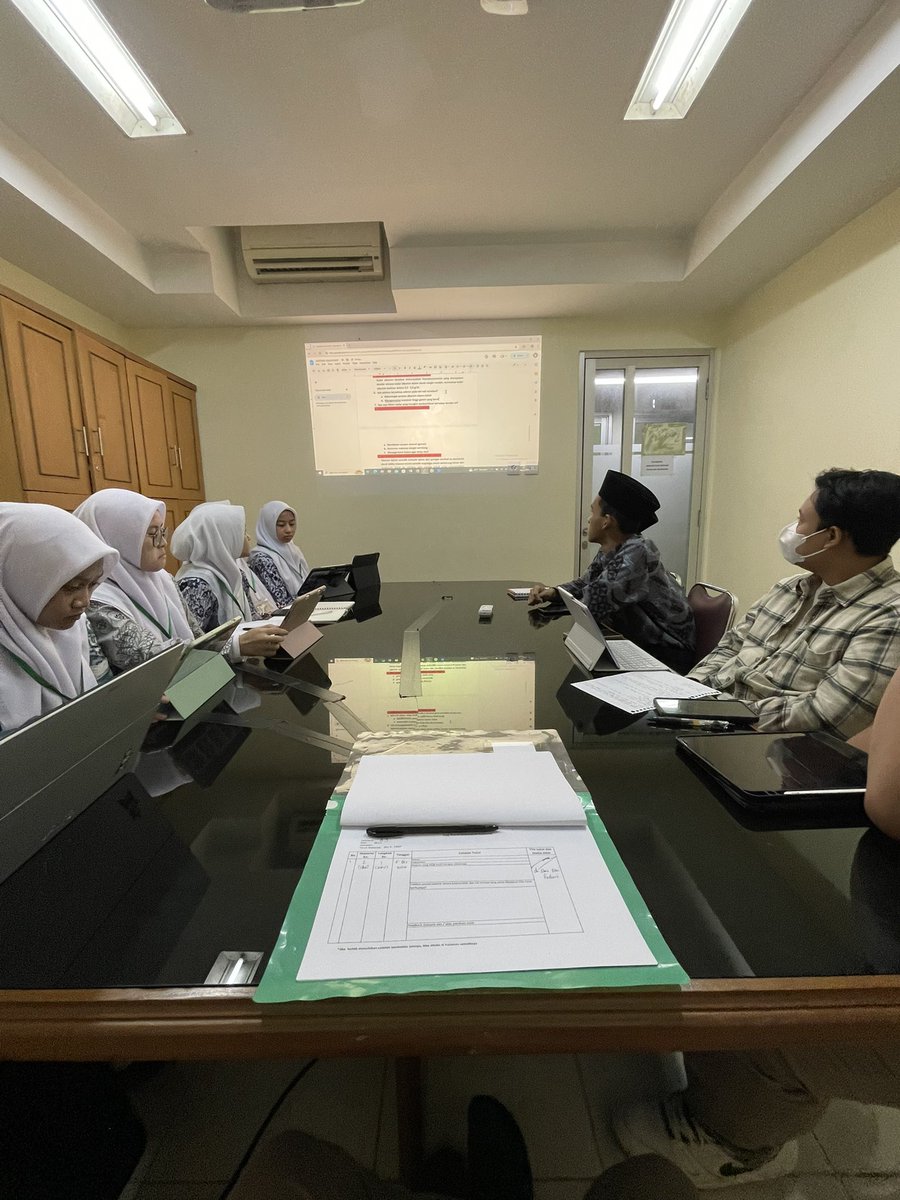 sibromilsi's tweet photo. Kita harus seperti pohon yang berbuah, bermanfaat bagi sekitar, mengajar dan membimbing junior junior calon dokter muslim masa depan https://t.co/cMBP6bA0MX