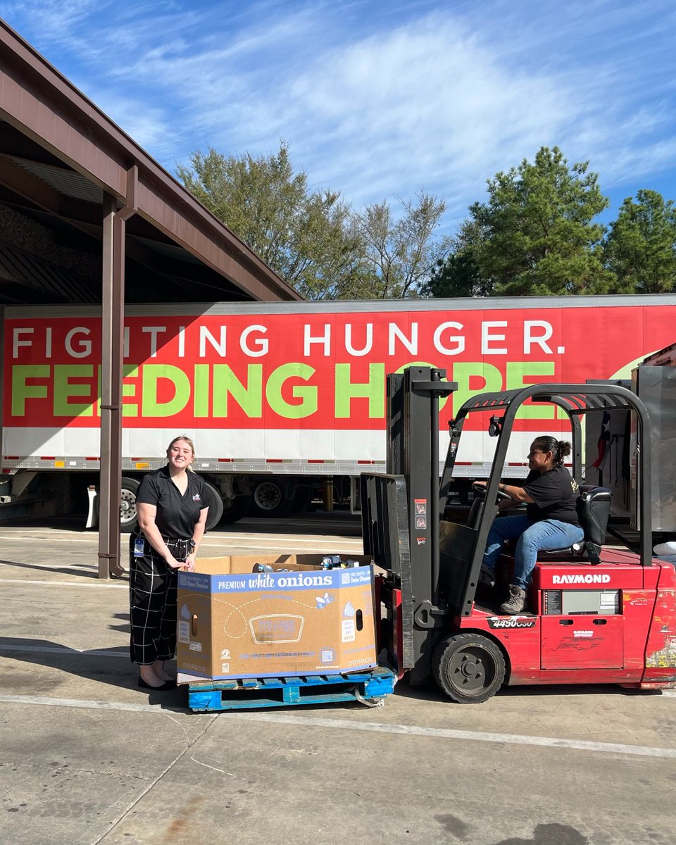 Thanks to the generosity of our students, staff, and faculty, SHSU-COM was able to donate over 400 lbs of food to those in need during the Student Affairs annual Tree of Light food drive. #SHSU #Holidays #MedSchool