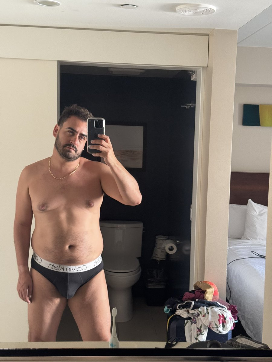 Juako0618's tweet photo. Un gordito en Hawaii 🌺 https://t.co/aTaIq5e67B