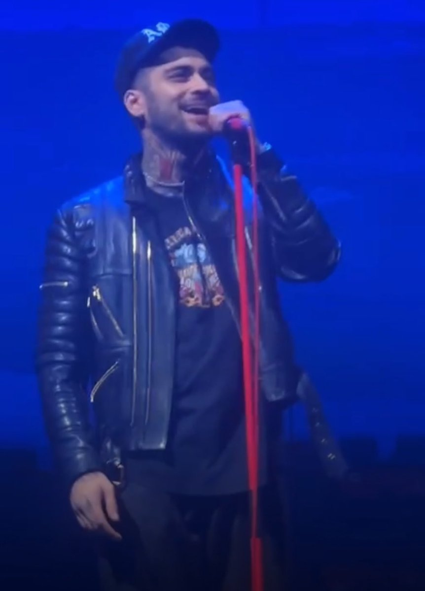 ZaynReport's tweet photo. A very happy Zayn performing in Manchester tonight! https://t.co/x8dFt6nsJx