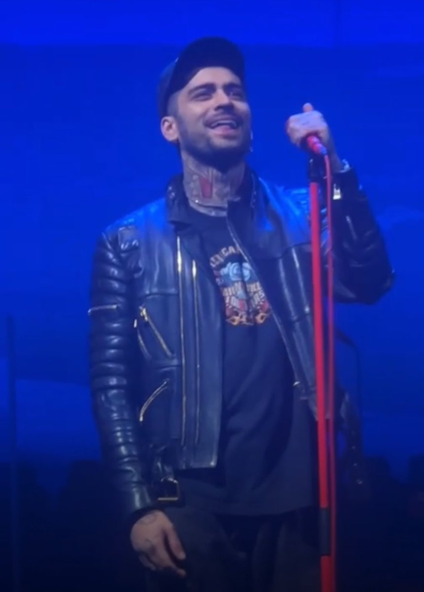 ZaynReport's tweet photo. A very happy Zayn performing in Manchester tonight! https://t.co/x8dFt6nsJx