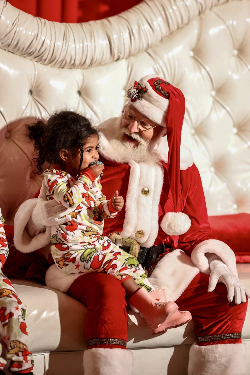 Our holiday wish is for dazzling lights and merry nights!🎅

Start the season off right at peppermintparkway.com! 🚗