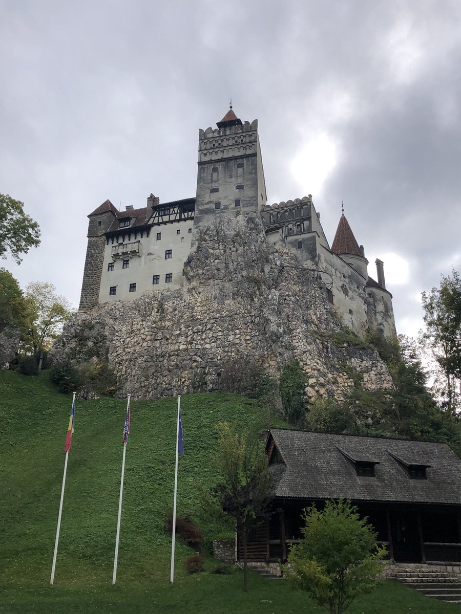 wcj003's tweet photo. @HorrorHammer1 Castelul Bran Transilvania Romania https://t.co/Vh3PQvHk9I