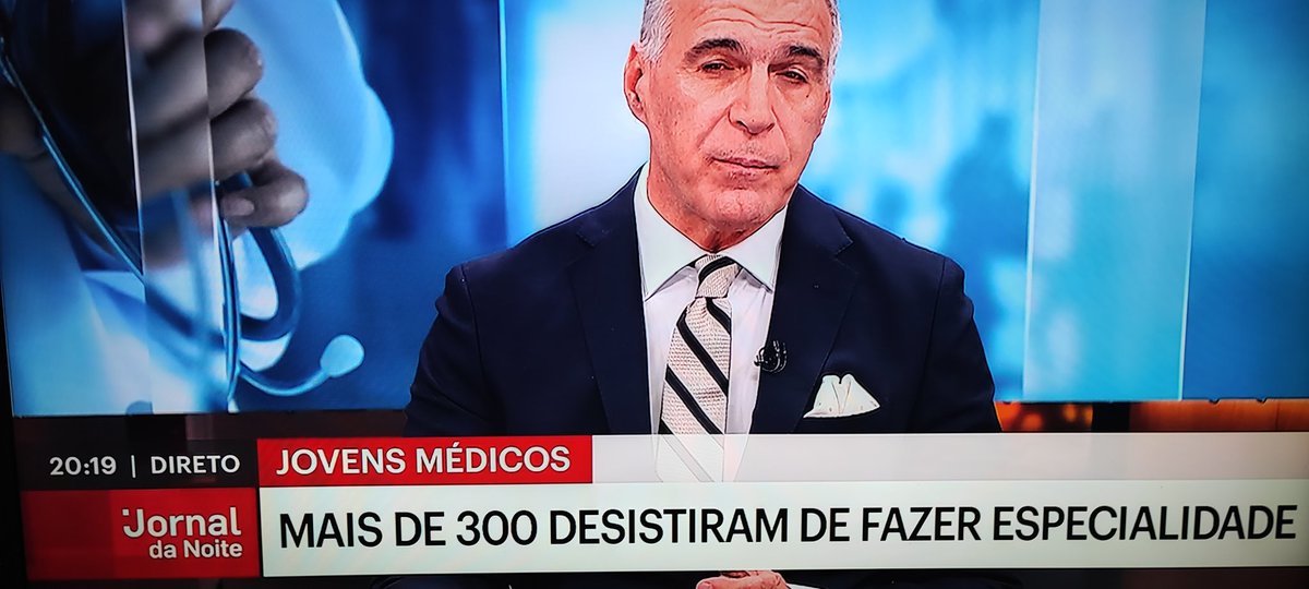 Muitos jovens médicos vêm da faculdade cheios de ilusões vãs, querem ser dermatologistas ou plásticos, publicar, ter Porsches e mansões, não ver doentes, nem sangue, nem fazer urgências, nem  Sábados, nem noites. Muitos jovens médicos, em boa verdade, não querem ser médicos...