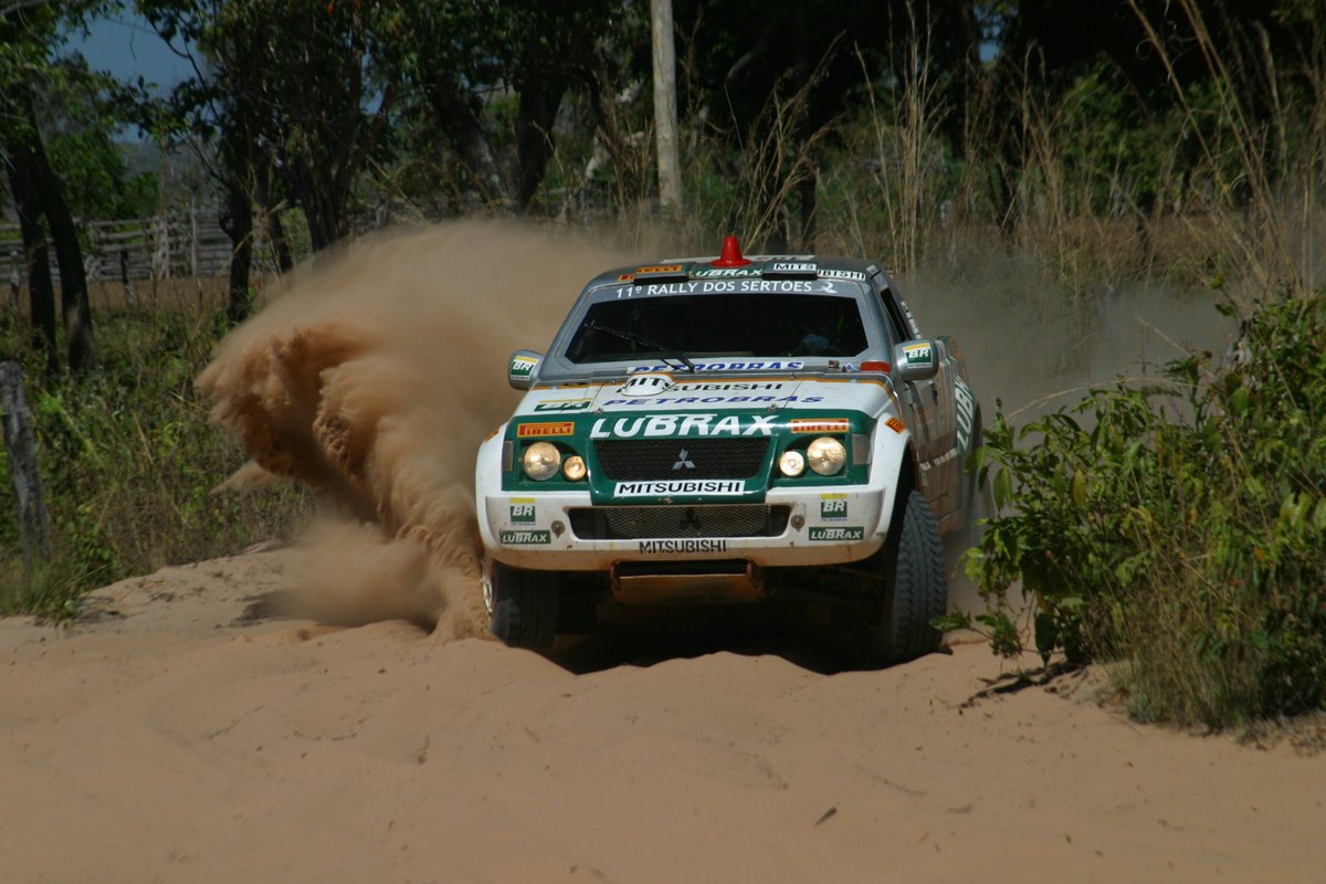 KleverKolberg's tweet image. Rally dos Sertões 2003 - Equipe Petrobras Lubrax @kleverkolberg e @lourivalroldan com @mitsubishimotorsbr L200 Evolution 3.2 Diesel
Foto: @DoniCastilho 
@sertoes
#rally #rallye #rali #sertoes #sertões #piloto