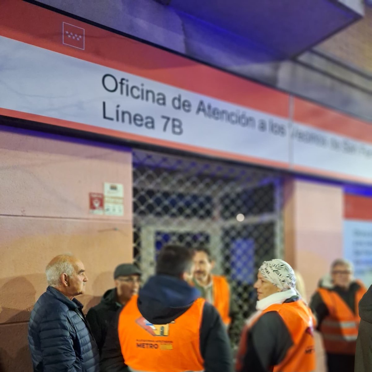 El maltrato de la @comunidadmadrid continúa.
En plenas navidades, pretende dejar sin guardamuebles a todos los vecinos y vecinas a quienes les acaban de derribar la casa.
Además de ser incapaces de gestionar bien los daños que ellos mismos han provocado, NO TIENEN VERGÜENZA