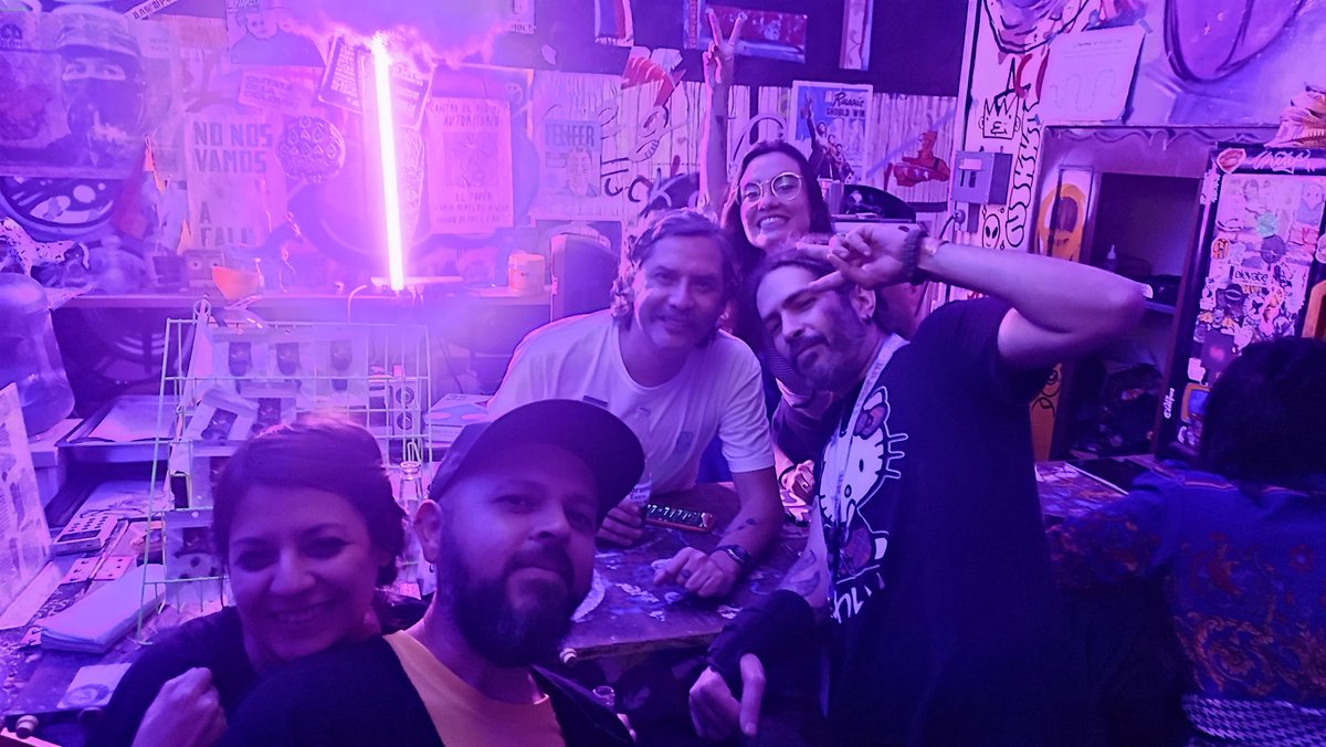 Qué tristeza este mundo deswarpolizado, tan bonitos días en Querétaro, lo máximo Warpo siempre!