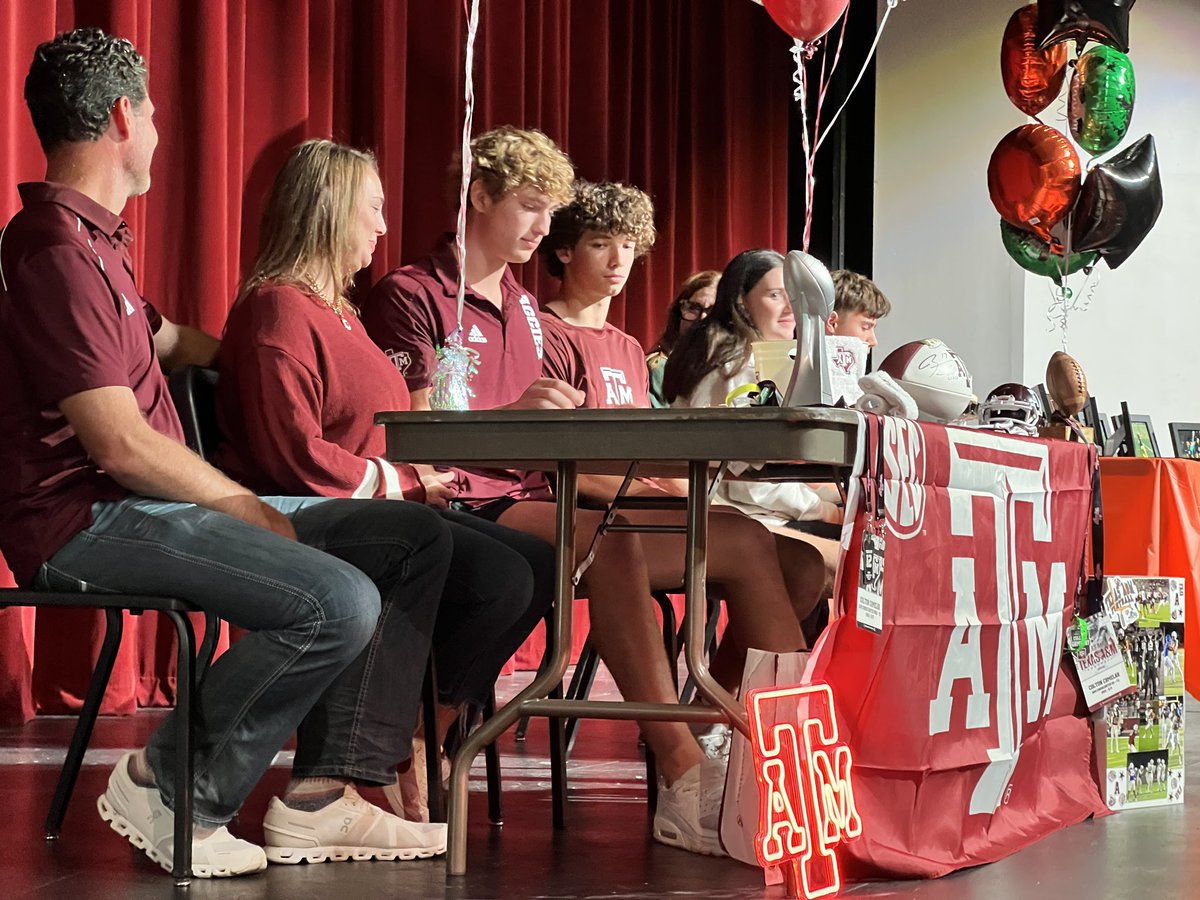 .<a href="/ConsolFootball/">A&M Consolidated Football</a> ‘s Colton Chmelar signs with <a href="/AggieFootball/">Texas A&M Football</a> #GigEm