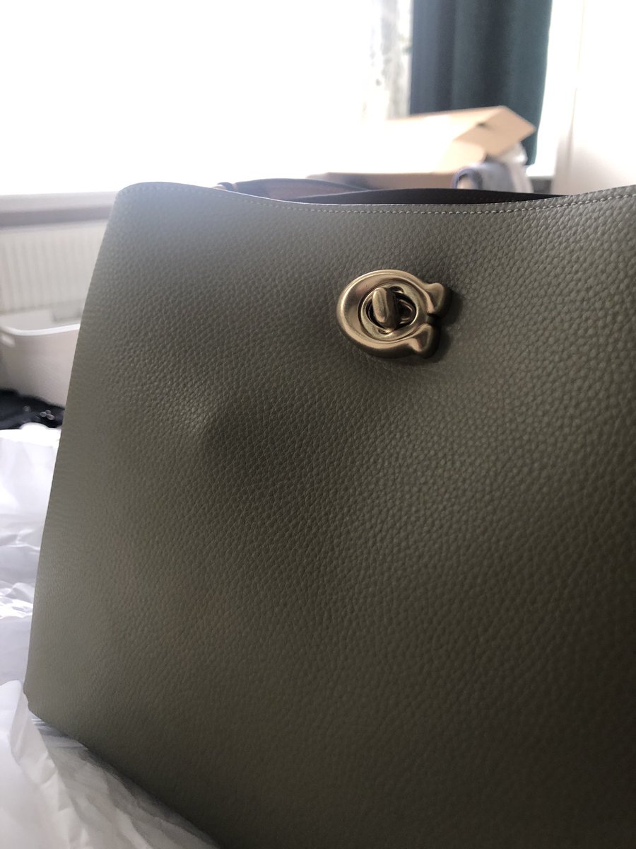 hinaqs's tweet photo. @Coach need to pay more attention to quality control. 

Received the Willow shoulder bag looking like this. 
Disappointed. https://t.co/4D4yGJkjyV