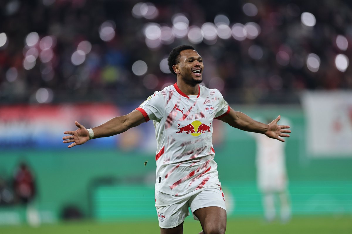 rb_fans's tweet photo. Totgeglaubte leben länger - DREI ZU NULL! Wir ziehen mit der besten Saisonleistung ins Viertelfinale ein! Die Mannschaft hat heute in allen Punkten überzeugt und deutlich gemacht, dass sie komplett hinter Rose steht. Chapeau!

Was für eine Befreiung! #RBLSGE #DFBPokal https://t.co/YP4dPWH5Zi