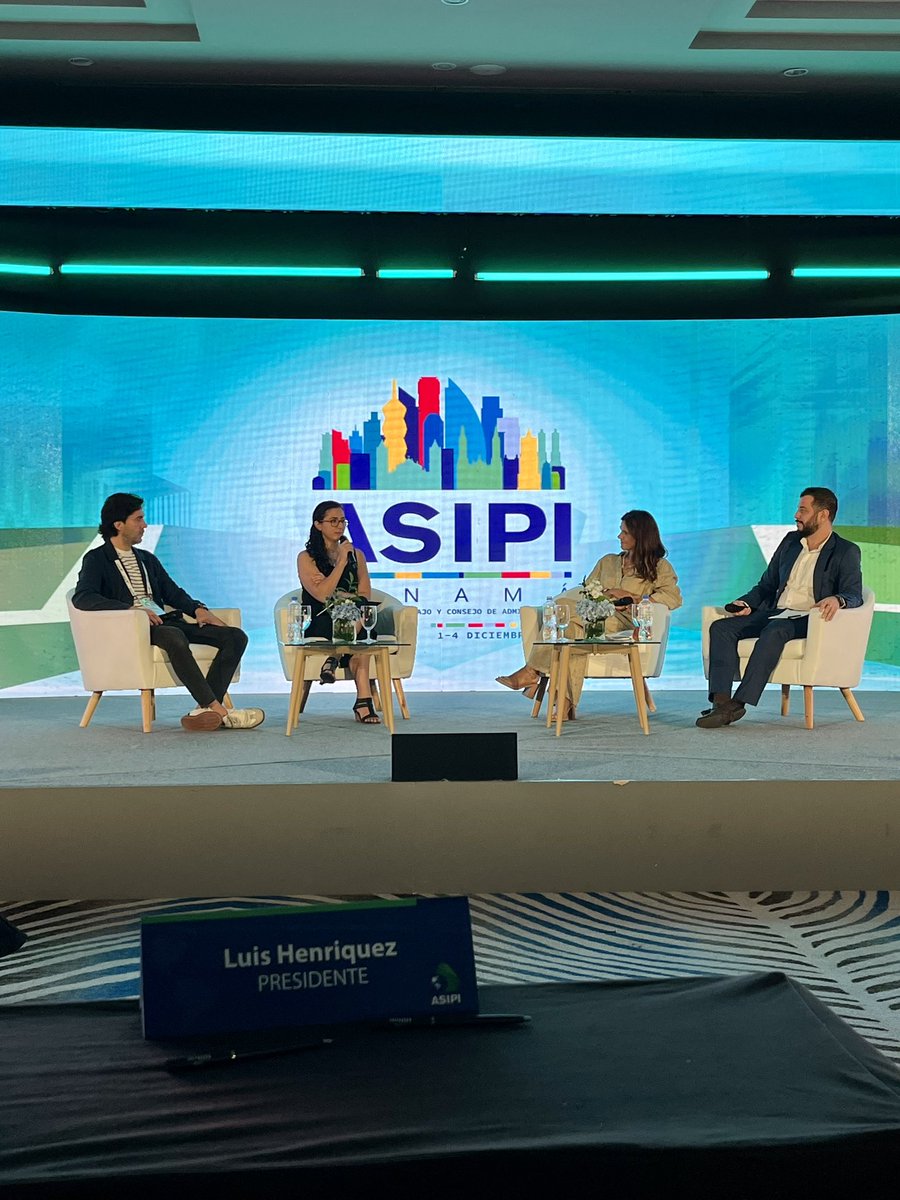 PatGG11's tweet photo. Gran panel de clausura en @ASIPI_ sobre clearance de derechos de autor en las industrias de entretenimiento. 
#ASIPIPanama #Copyright #AI https://t.co/joPGGPbTH4