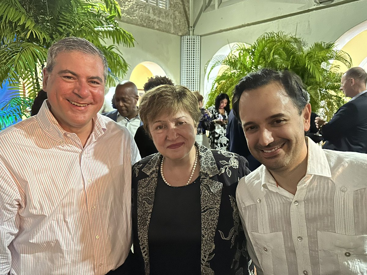 DiegoMesaP's tweet photo. Muy inspirador conversar sobre las oportunidades de la transición energética en el Caribe con la Primera Ministra de Barbados 🇧🇧 @miaamormottley, la Directora Gerente del Fondo Monetario Internacional @KGeorgieva, y mi colega y buen amigo @JasonBordoff del @ColumbiaUEnergy https://t.co/OqlmWdKH3l
