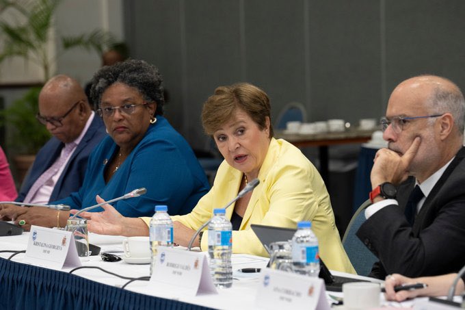 DiegoMesaP's tweet photo. Muy inspirador conversar sobre las oportunidades de la transición energética en el Caribe con la Primera Ministra de Barbados 🇧🇧 @miaamormottley, la Directora Gerente del Fondo Monetario Internacional @KGeorgieva, y mi colega y buen amigo @JasonBordoff del @ColumbiaUEnergy https://t.co/OqlmWdKH3l