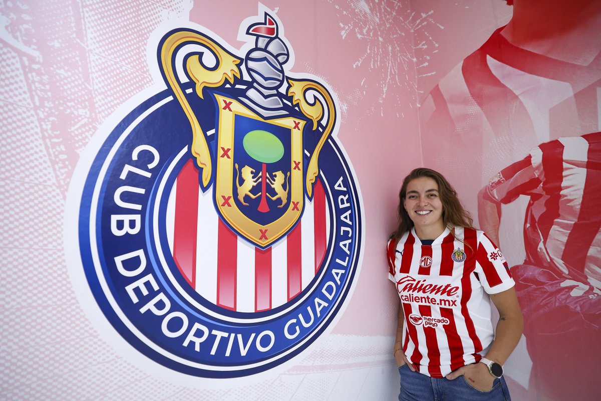 ChivasFemenil's tweet photo. 🇦🇹 ¡Qué bien te sienta la Rojiblanca, @dannicalderon97! 🔝 https://t.co/eOcvBFfsRc
