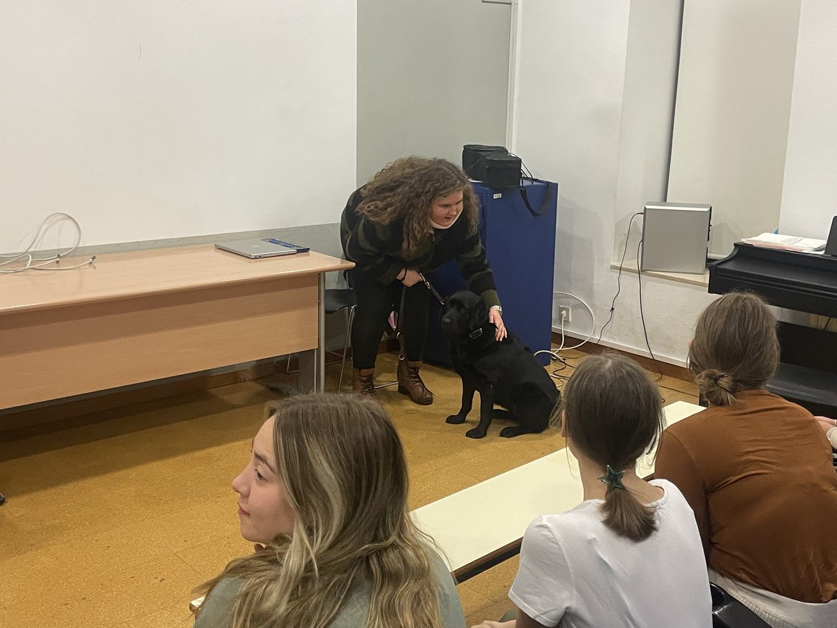 Ayer por el Día Internacional de las Personas con Discapacidad nuestra compañera Claudia nos habló sobre Miel, su perra guía