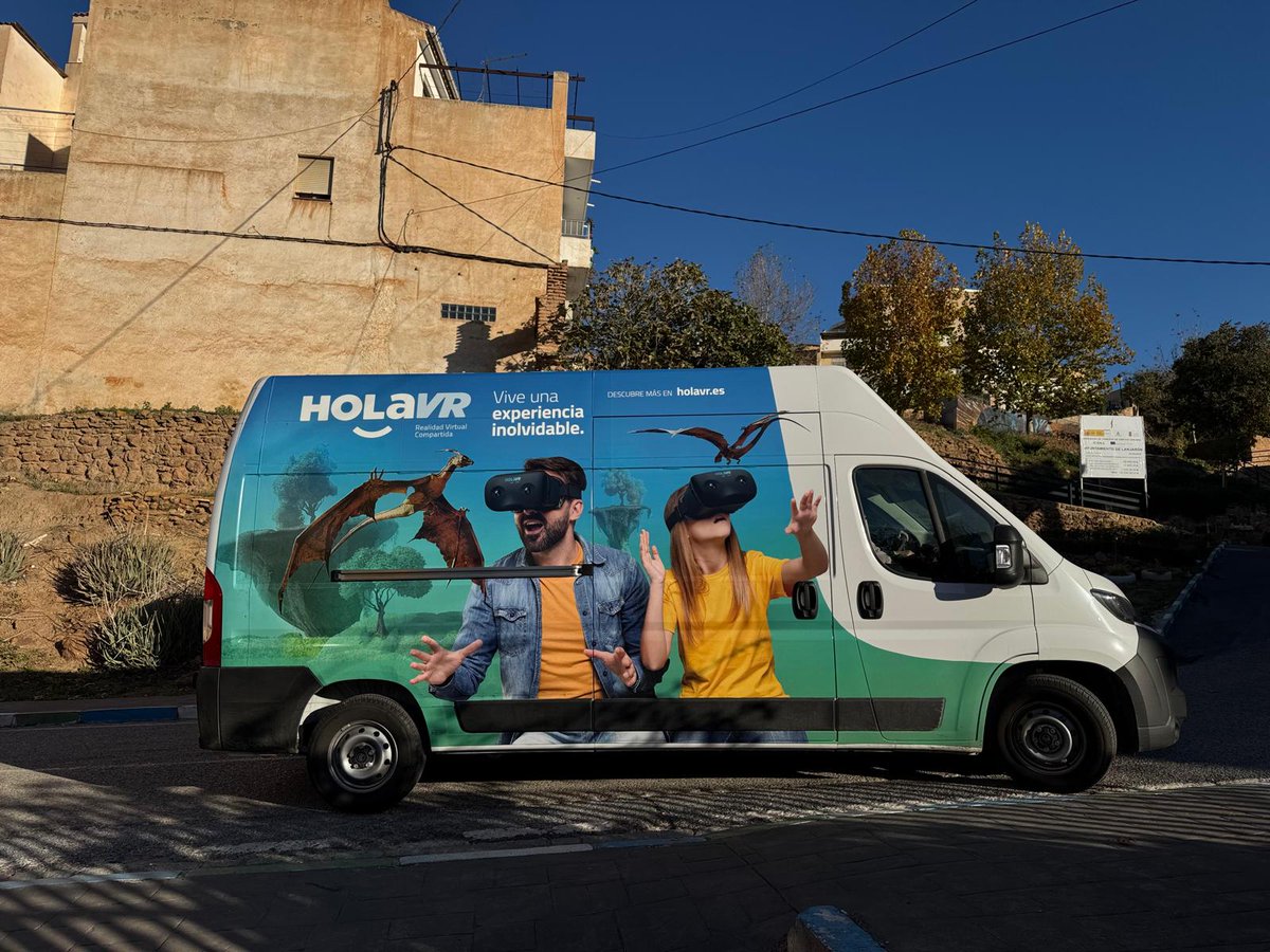 Hoy ha venido al  <a href="/IESLanjaron/">IES Lanjarón</a> la unidad móvil demostrativa de Realidad Virtual compartida de holavr.es gracias al <a href="/AyunLanjaron/">Ayuntamiento de Lanjarón</a> y nuestro alumnado ha podido probar un simulador increible👏👏